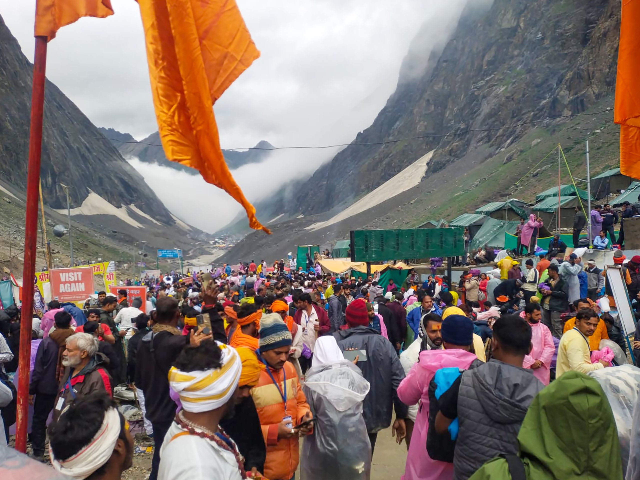 Amarnath Yatra proceeds peacefully, over 2.73 lakh pilgrims have had darshan