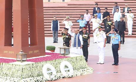 Nation commemorates Kargil Vijay Diwas, honors bravehearts of 1999 victory