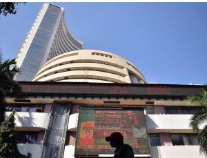 Sensex falls 690 points; Nifty below 25,200 on global trade concerns
