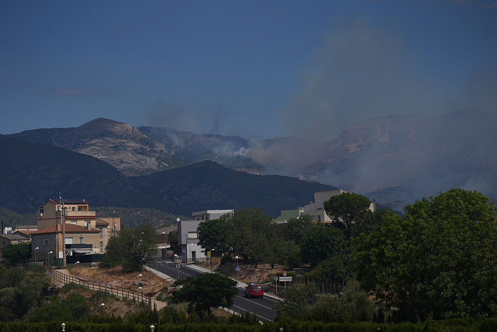 Spain: More than 18,000 people in lockdown as wildfire rages in Catalonia