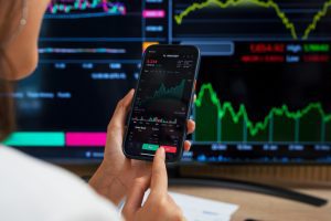 Dollar firm, Asian stocks mixed as traders ponder tariff outlook
