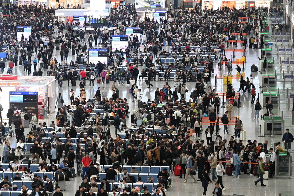 Shanghai relocates hundreds of thousands due to tropical storm