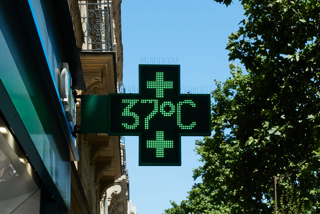 Heatwaves in Spain caused 1,180 deaths in past two months, ministry says