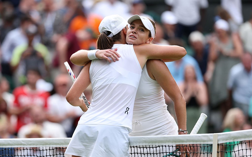 Swiatek fights back to down McNally and reach third round of Wimbledon