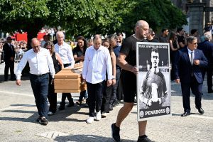 Carrying red wreath, Liverpool players join family for Diego Jota's funeral