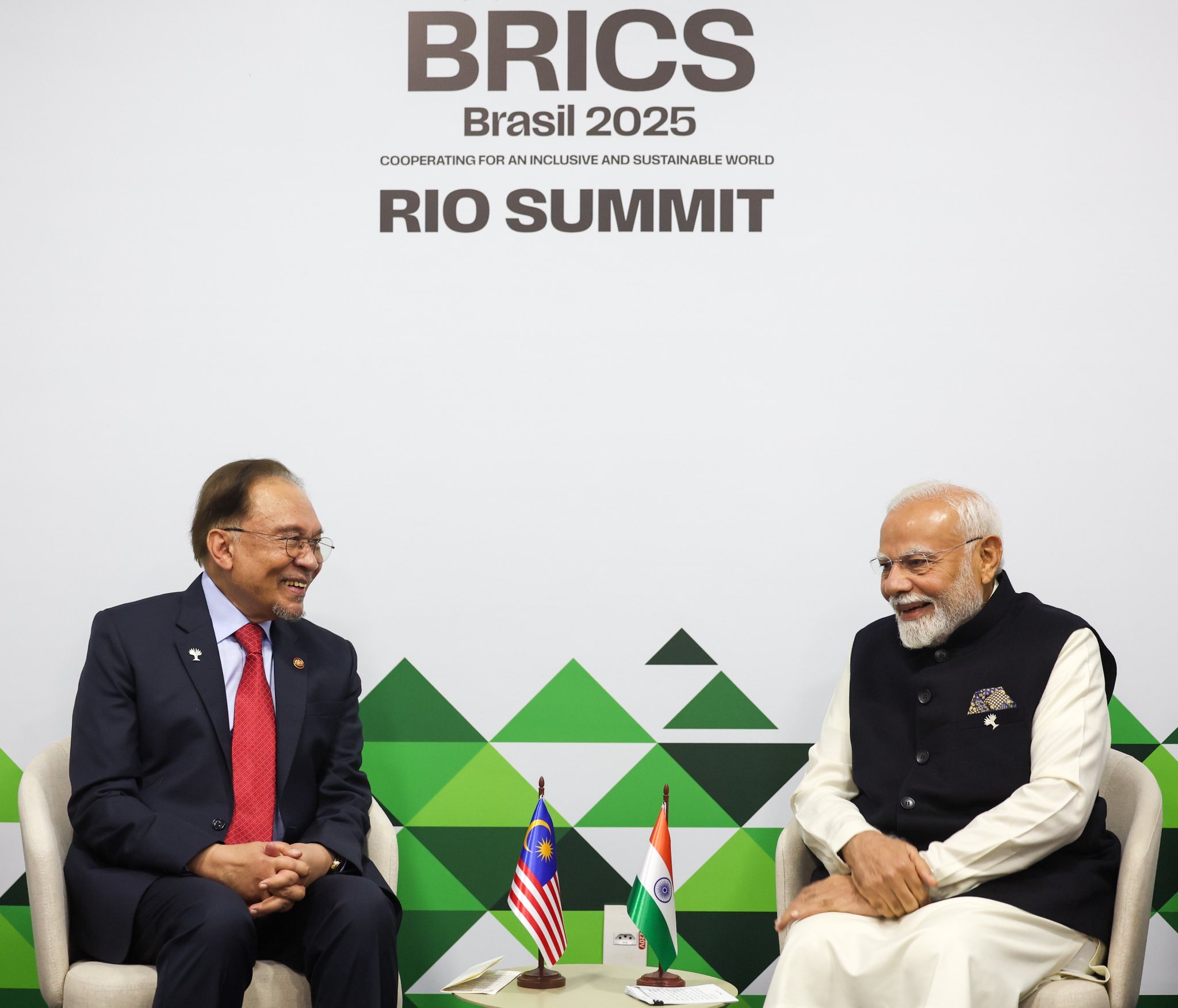PM Modi meets Cuban and Malaysian leaders on BRICS sidelines
