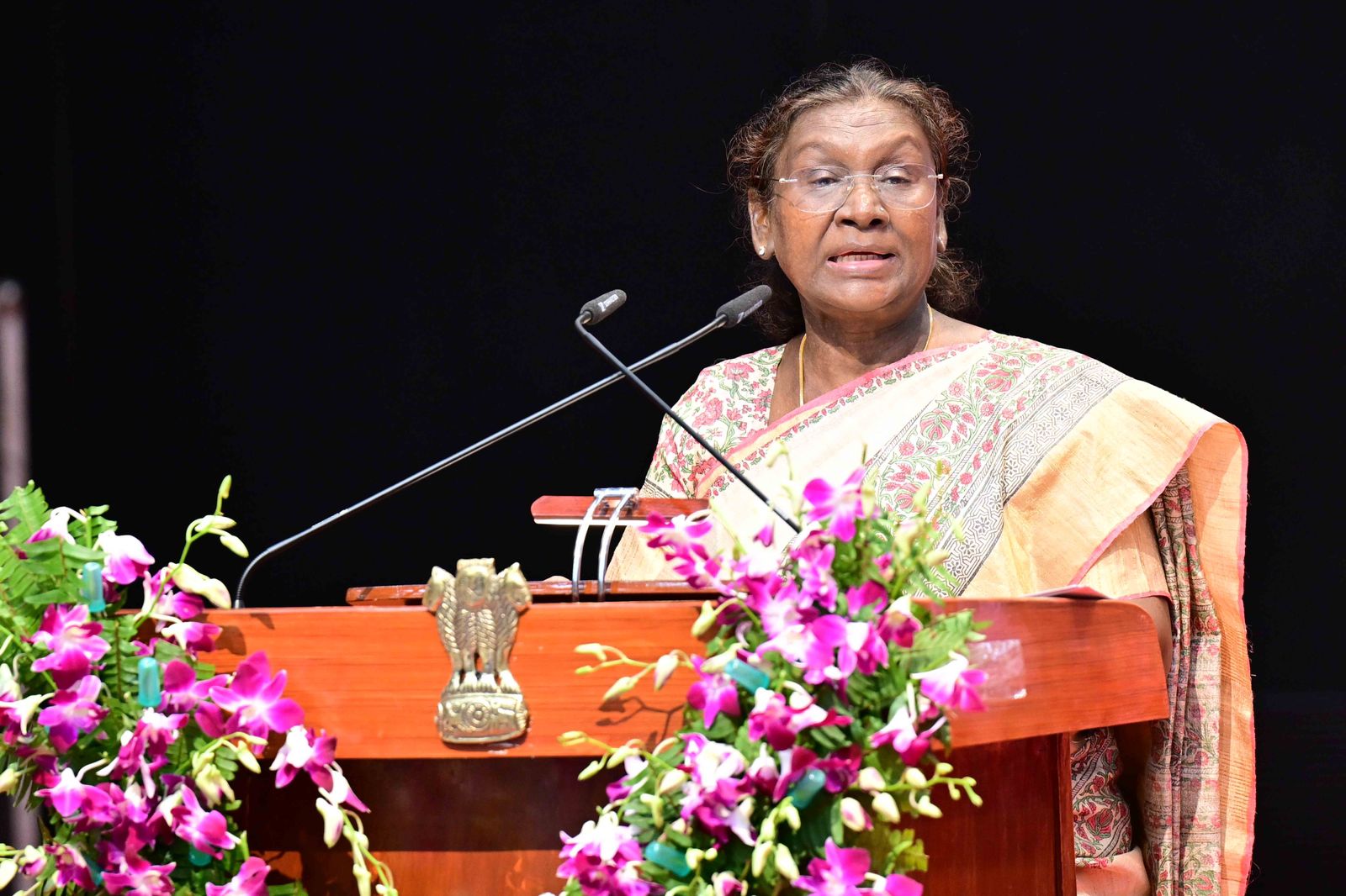 President Murmu inaugurates and lays foundation stones for key projects at Mahayogi Gorakhnath University