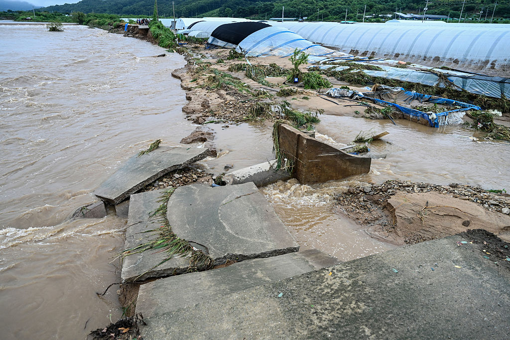 South Korea lashed by heavy rain, four dead and more than 1,000 evacuated