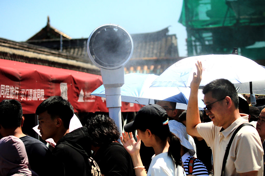 Record heat in China strains power grid, stirs health fears
