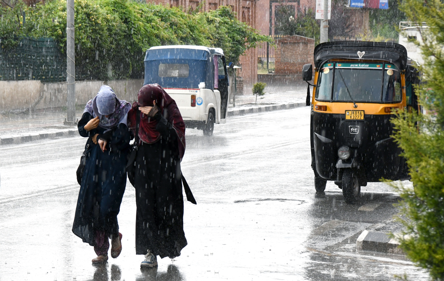 Heavy rain triggers flood-like situation in J&K’s Rajouri; schools closed