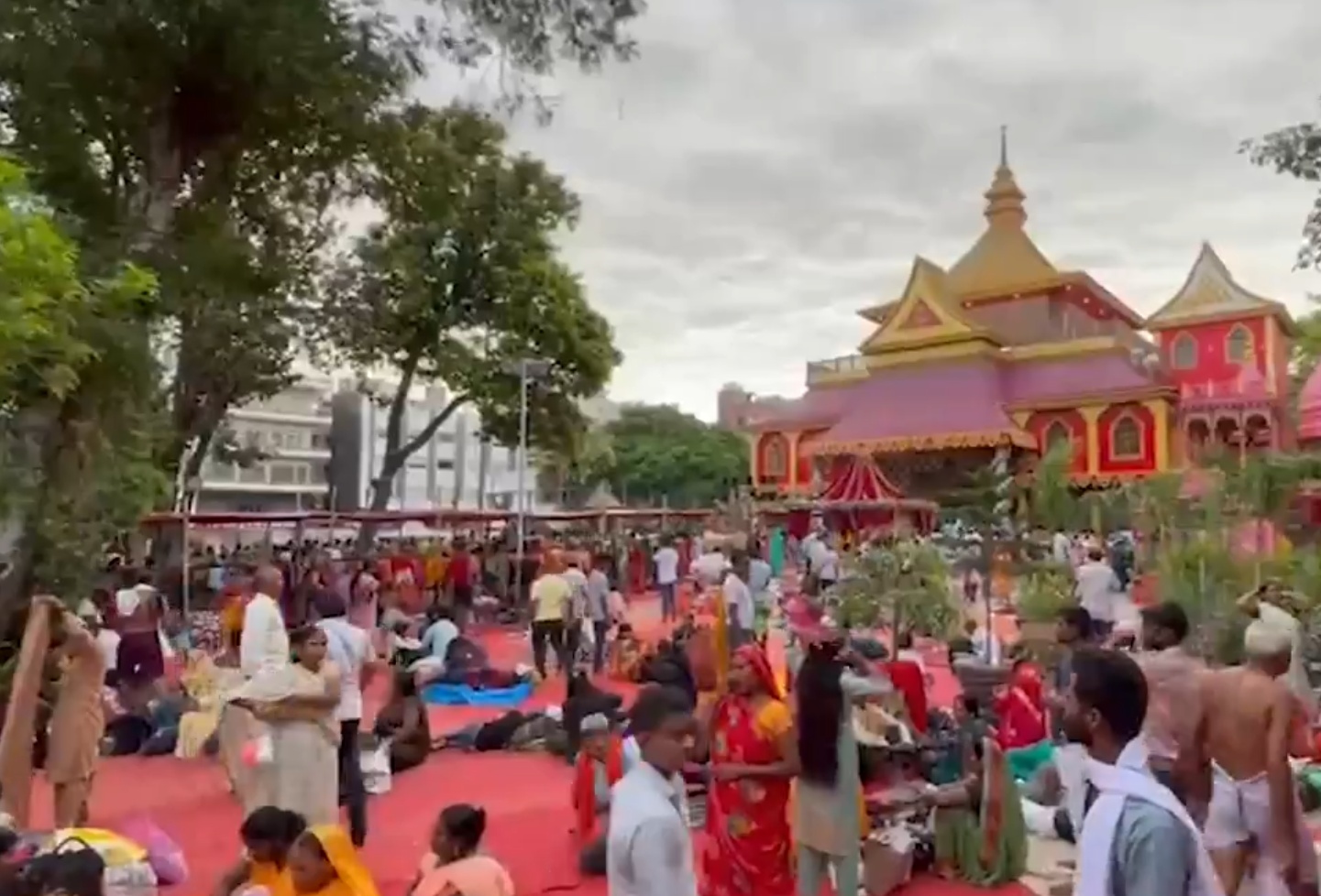People throng temples across India on occasion of Guru Purnima