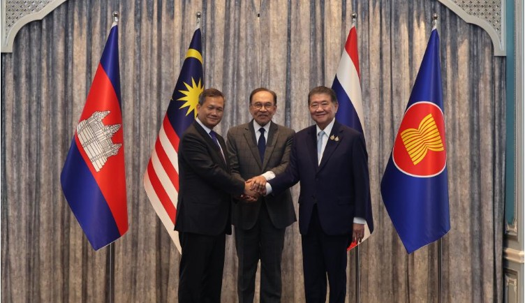 Cambodia and Thailand begin talks in Malaysia amid fragile ceasefire