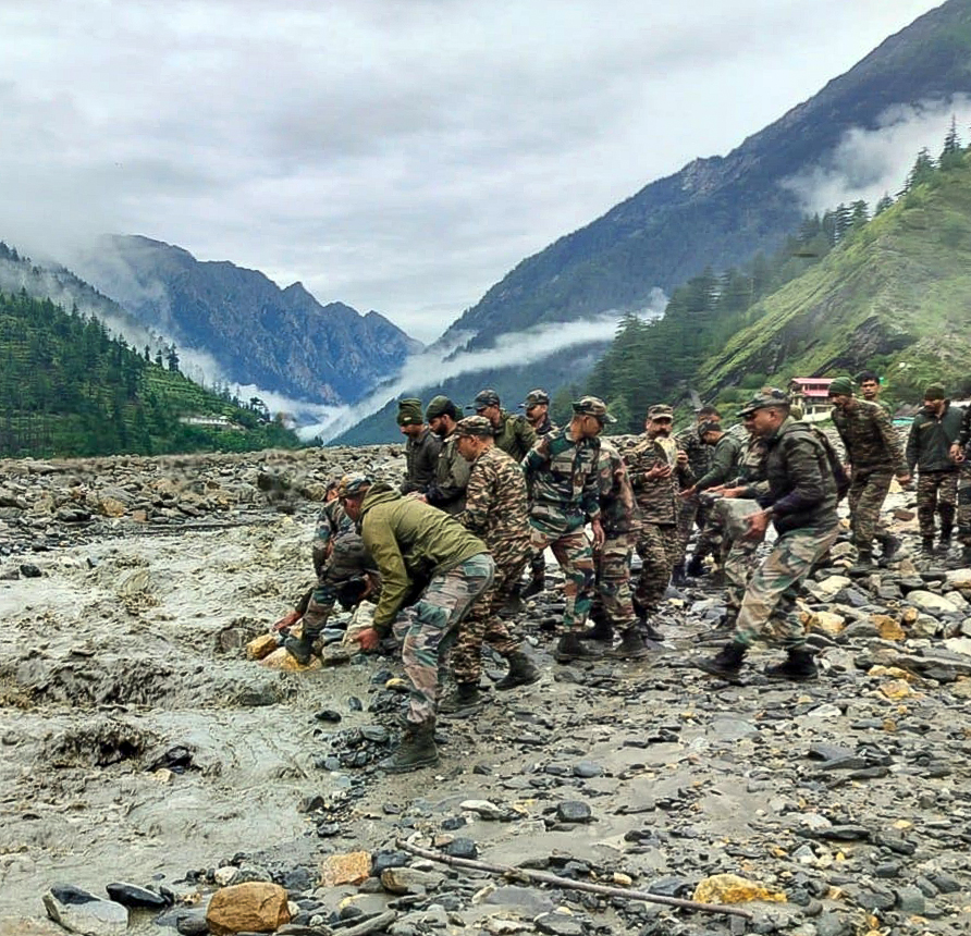 Uttarkashi: Indian Army personnel carry out rescue operations