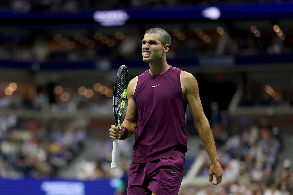 Alcaraz cruises into third round with commanding win over Bellucci
