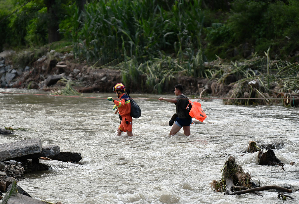Monsoon peaks in south China, unleashing landslides, disease
