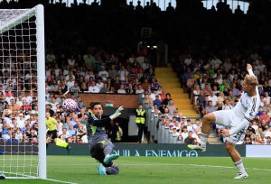 Fernandes misses penalty as Fulham hold Man Utd to 1-1 draw