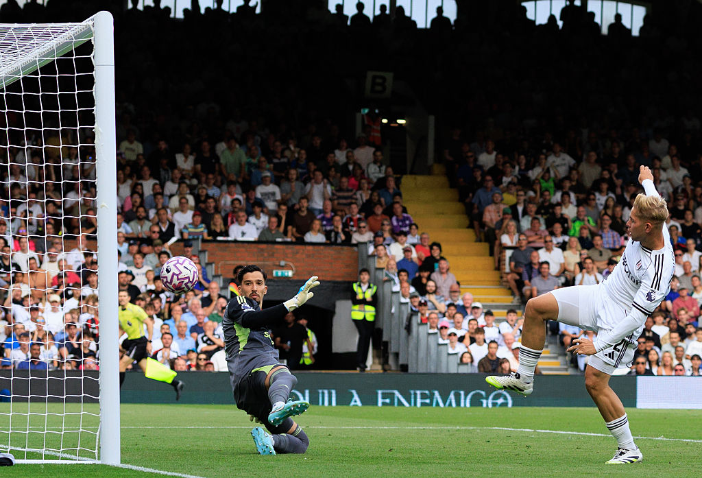 Fernandes misses penalty as Fulham hold Man Utd to 1-1 draw