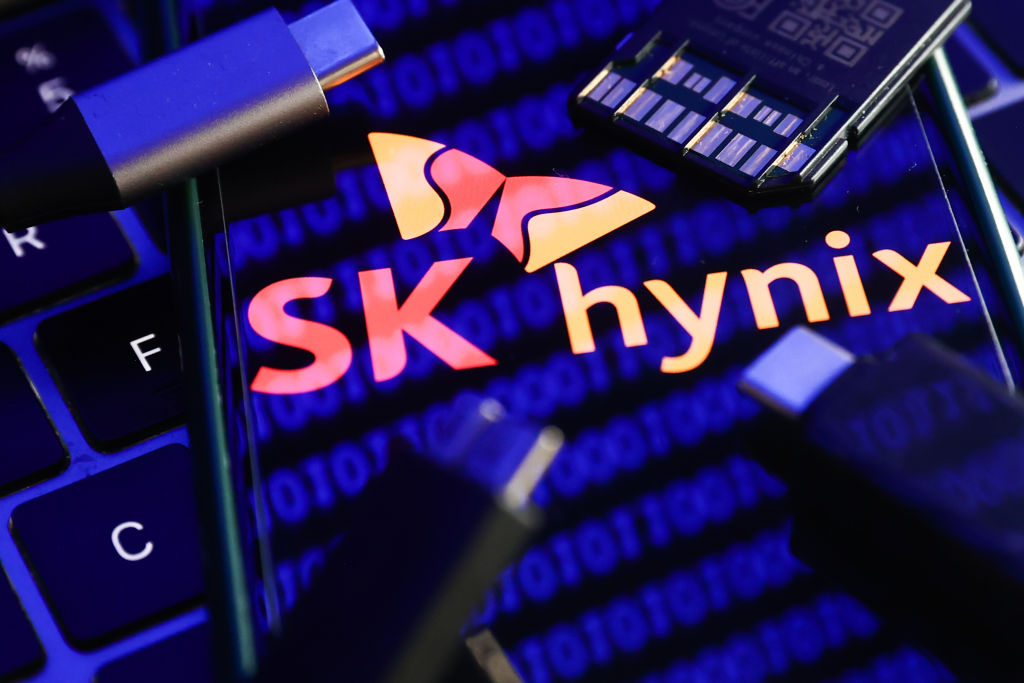 US makes it harder for SK Hynix, Samsung to make chips in China
