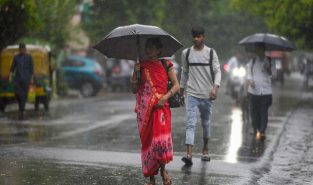 Monsoon knocks on Kerala's door, heavy rain alerts issued