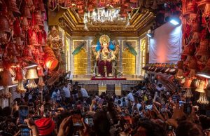 Ganesh Chaturthi: Massive crowd at Lalbaugcha Raja, devotees say 'feels like heaven'