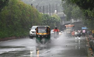 Delhi-NCR wakes up to heavy rain, IMD issues 'red alert'