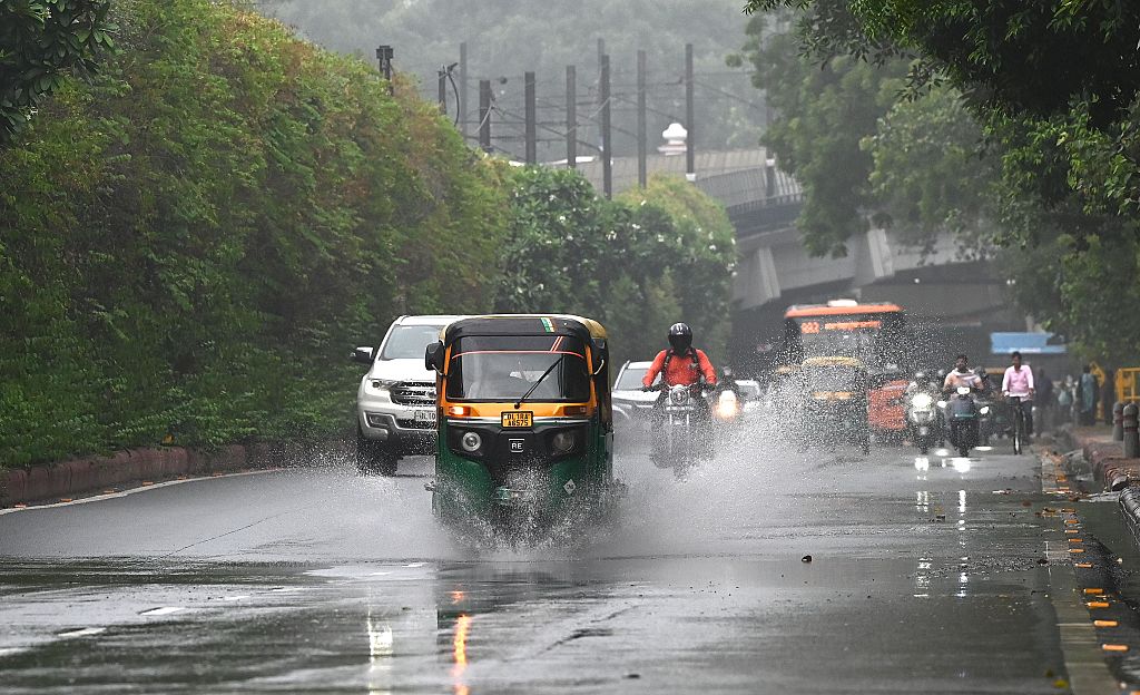 Delhi-NCR wakes up to heavy rain, IMD issues ‘red alert’