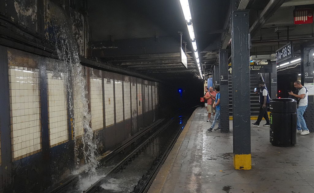 Heavy downpours, flash flooding disrupt travel along US Eastern Seaboard