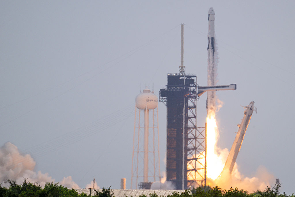 Trump orders easing of commercial spaceflight rules, in boon to Musk’s SpaceX