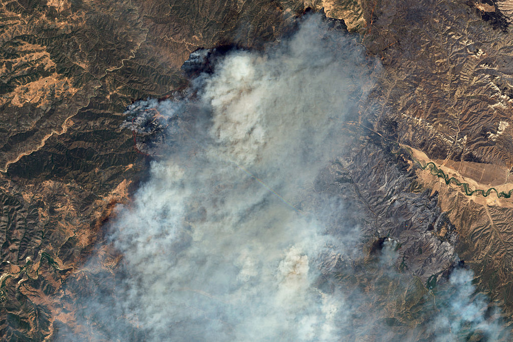 Massive wildfire in California; hundreds of structures at risk