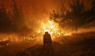Turkey battles wildfire in northwest for second day after evacuations