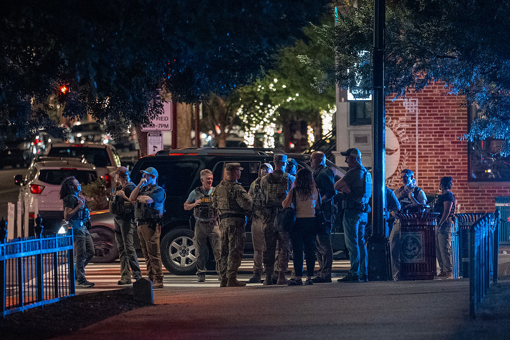 US National Guard troops in Washington to begin carrying weapons, officials say