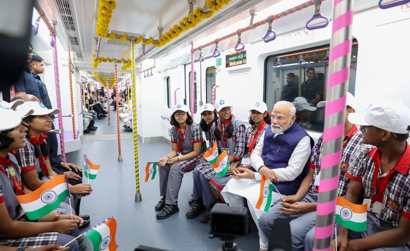 PM Modi inaugurates and lays foundation stones for projects worth ₹5,200 crore in Kolkata