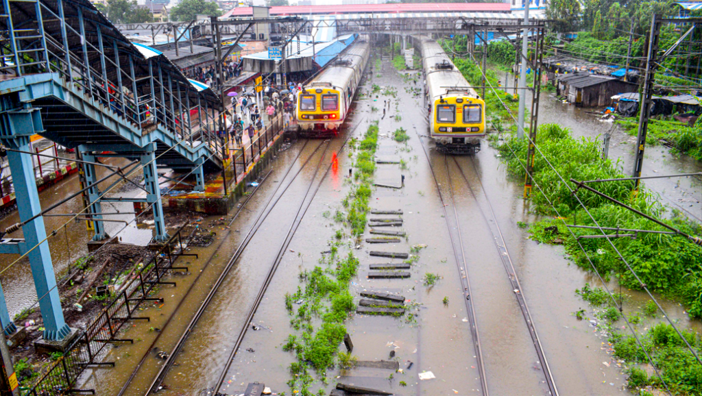 Mumbai Rains Local Train Mumbai rains: Multiple local trains cancelled due to waterlogging - DD ...