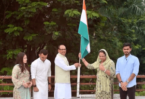 Union Minister Shivraj Singh hoists Tricolour at his Bhopal residence