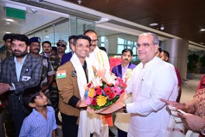 Shubhanshu Shukla arrives in Lucknow to a hero's welcome