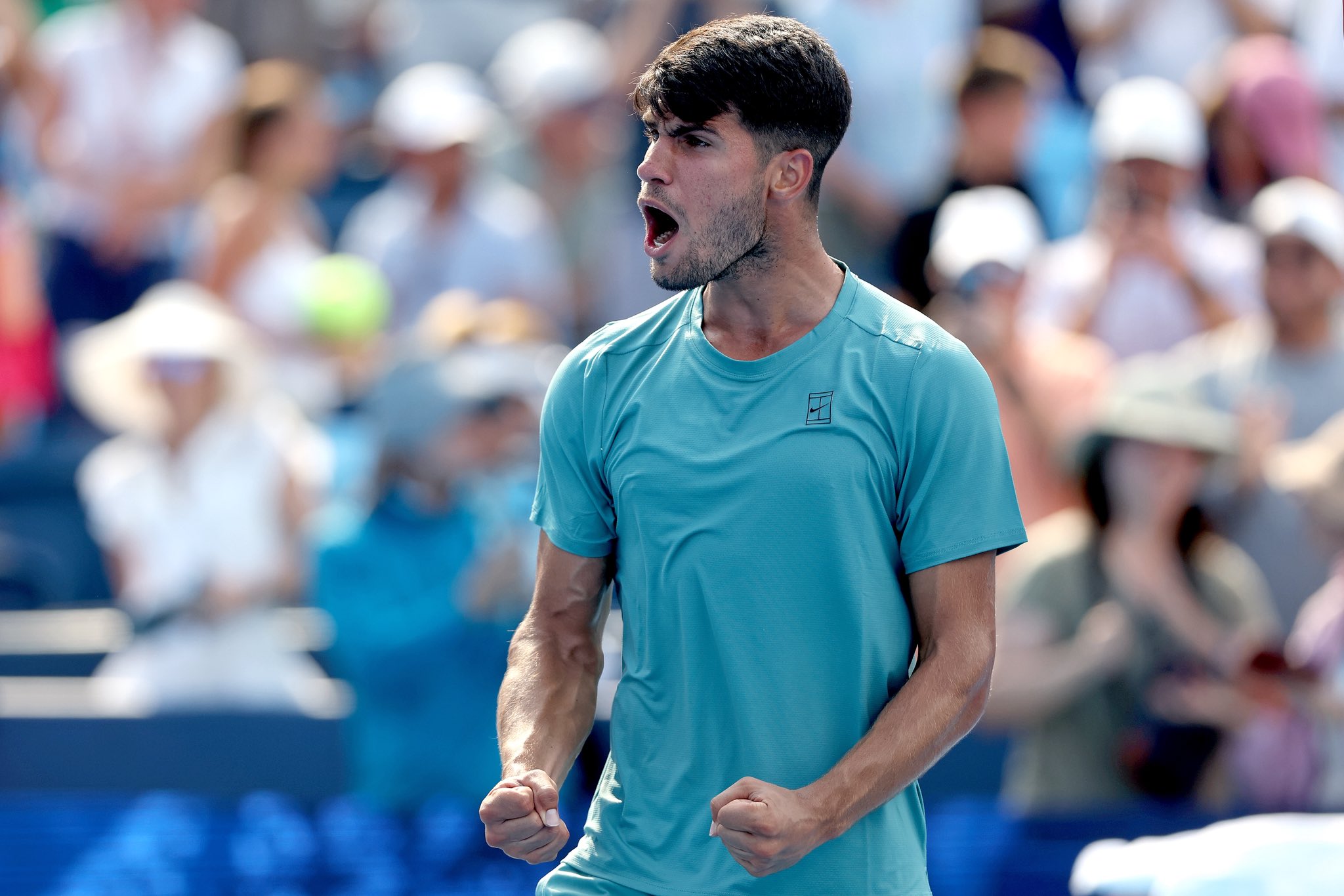 Alcaraz eases past Medjedovic in Cincinnati before rain forces suspension