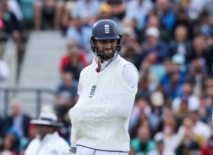England's Woakes 'gutted' he could not win single-handedly at Oval