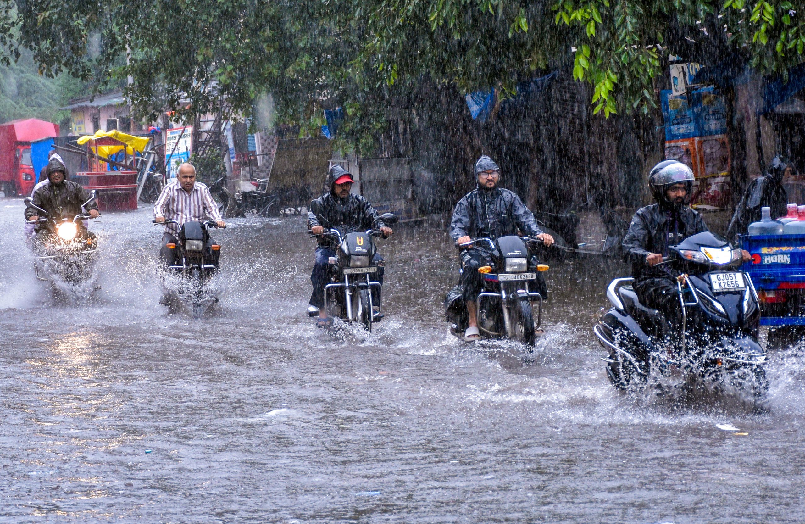 IMD forecasts extremely heavy rain in Gujarat; heavy showers over multiple regions till Aug 30