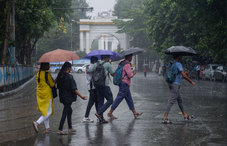 IMD forecasts heavy rainfall in Jammu, Bengal, Assam and Sikkim; Delhi to see light showers