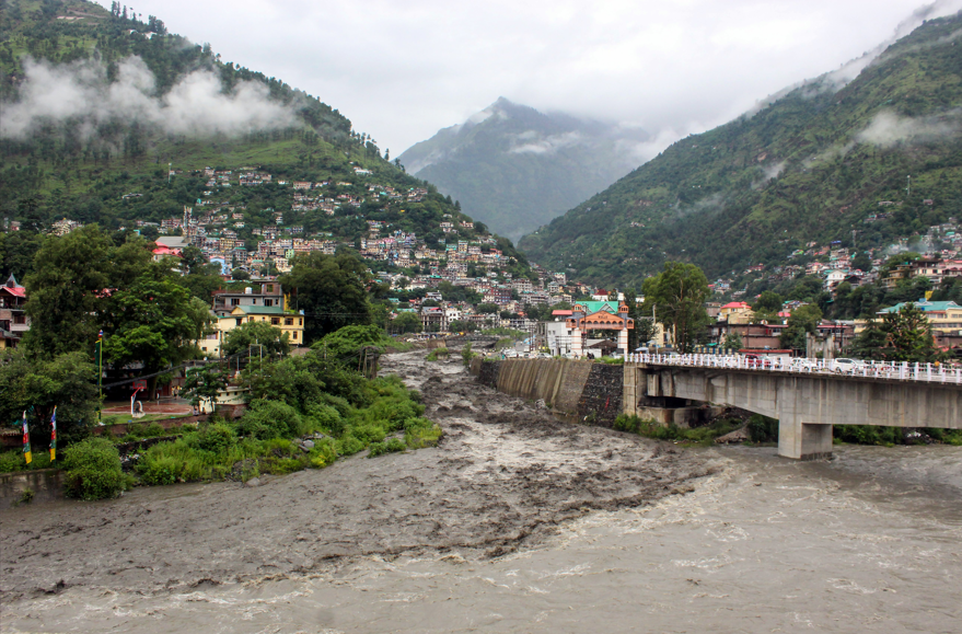 Himachal Pradesh: Heavy rain batters Kullu-Mandi, rivers in spate; Chandigarh-Manali Highway blocked