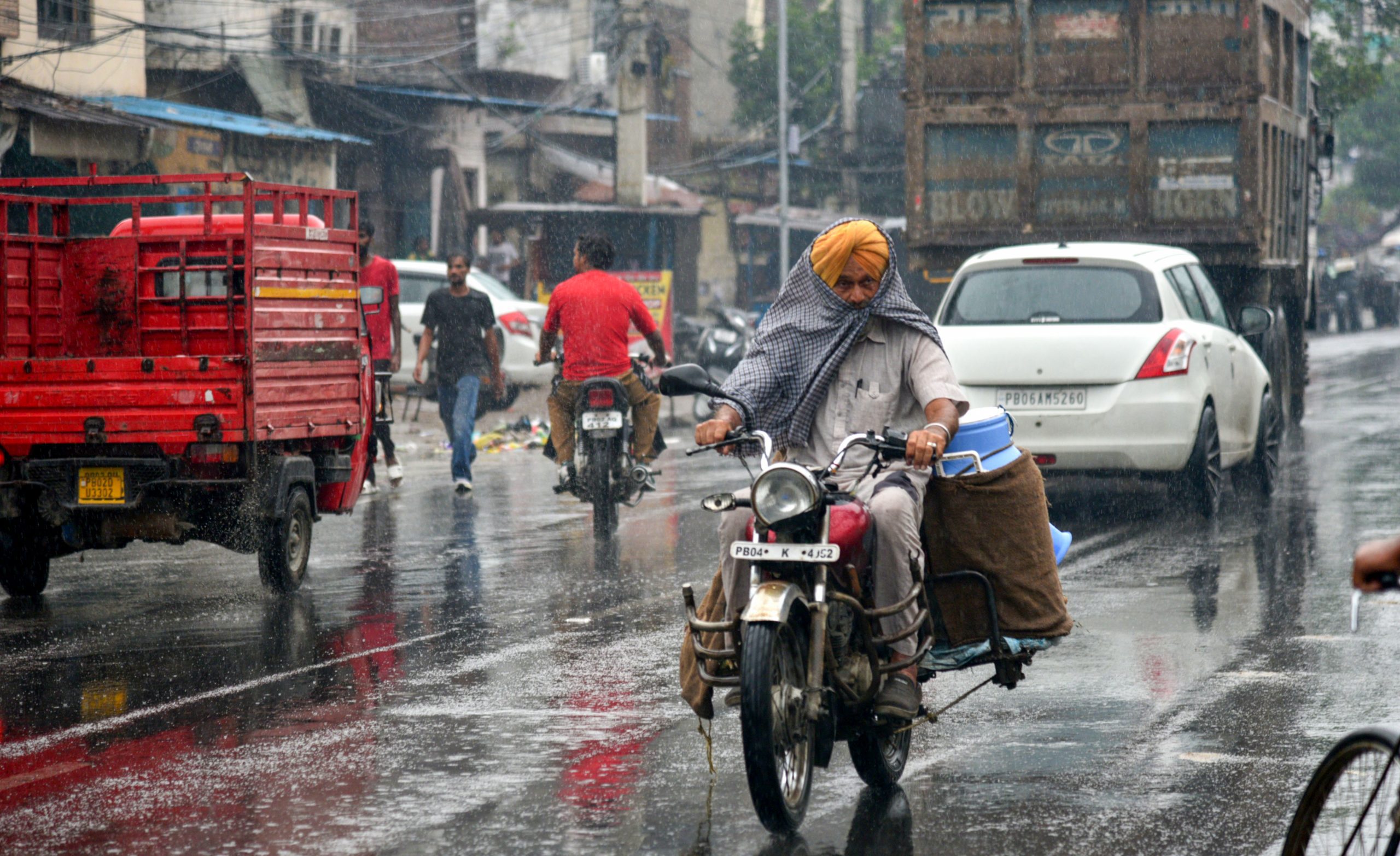 IMD issues warning for heavy rain in multiple states as monsoon strengthens