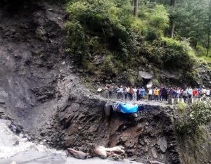 IAF Chinooks airlift 135 Manimahesh pilgrims to safety in Himachal