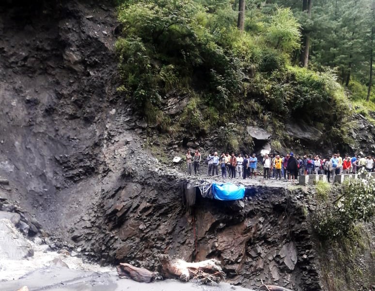 IAF Chinooks airlift 135 Manimahesh pilgrims to safety in Himachal