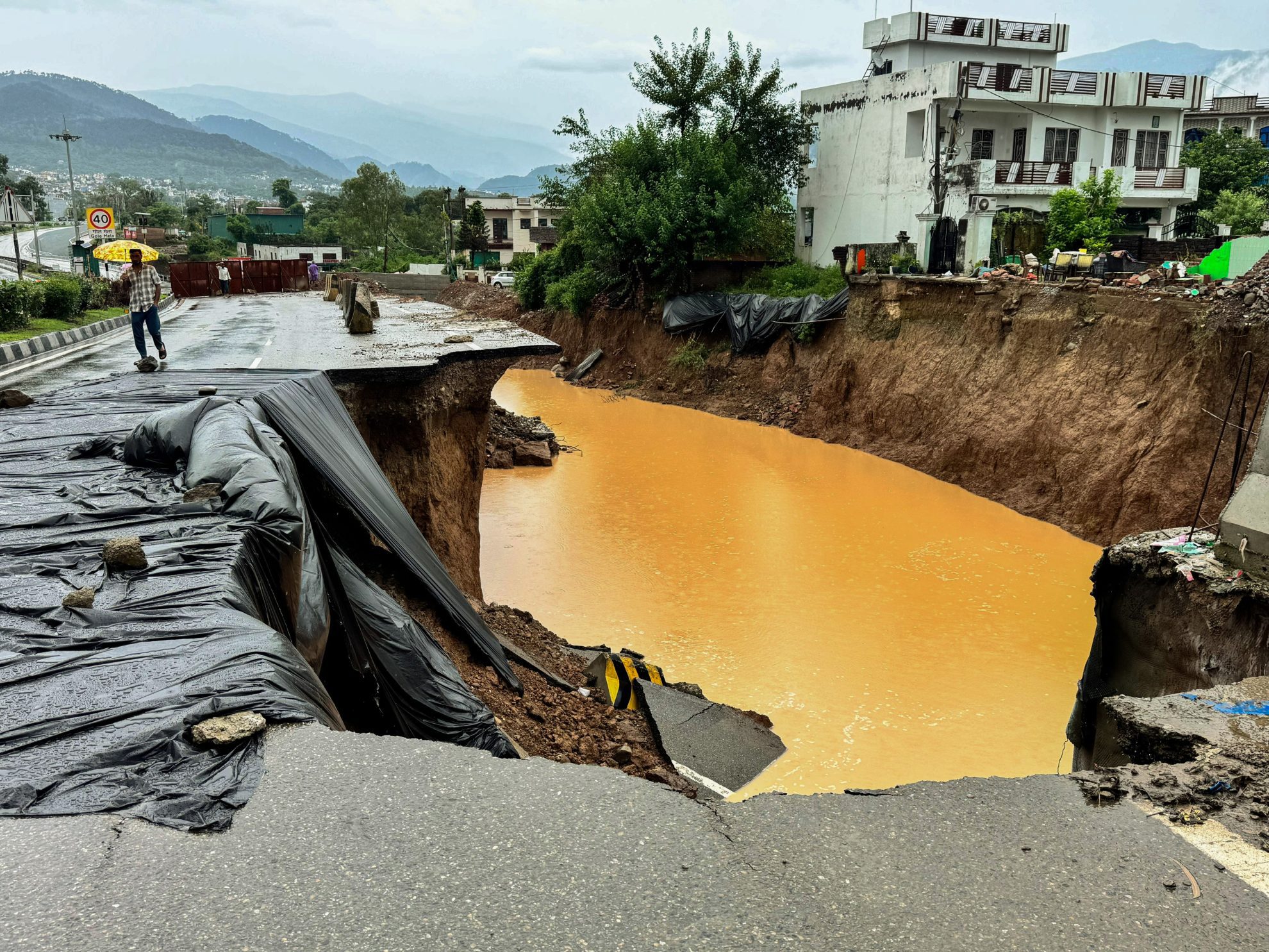 MHA team visits Jammu to assess damage in flood-affected region - DD India