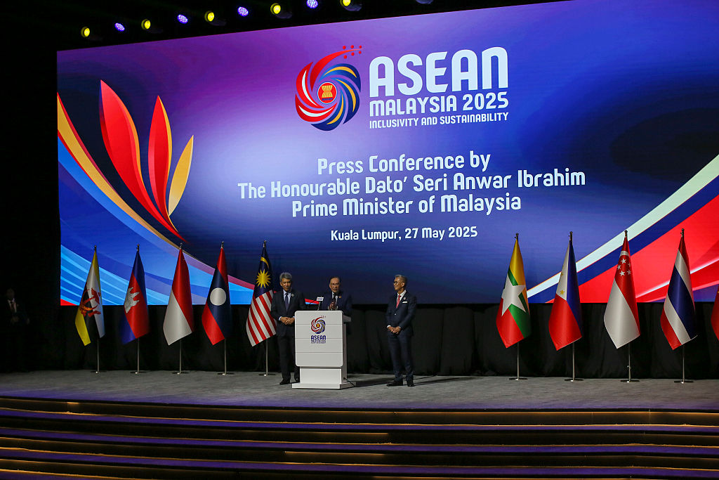 China-backed Asian trade bloc looks to expand, upgrade deal