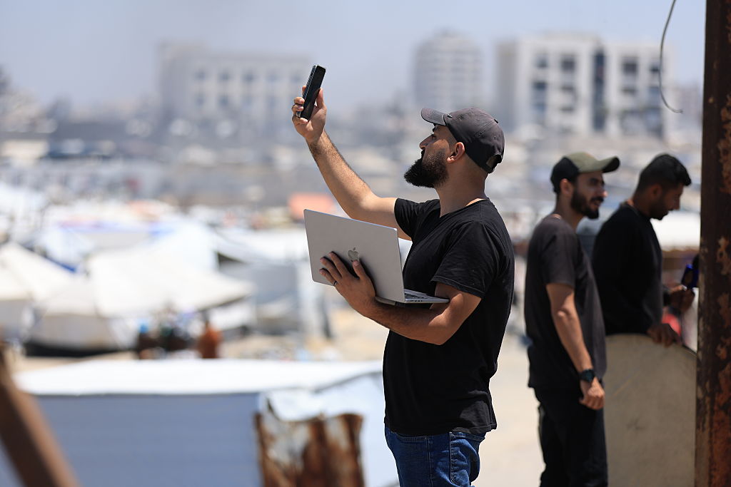 Gaza hit by telecoms blackout as Israeli tanks advance