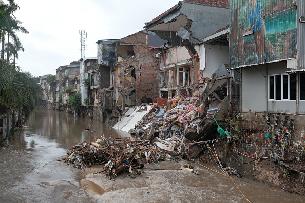 Bali floods kill 14, search continues for two missing