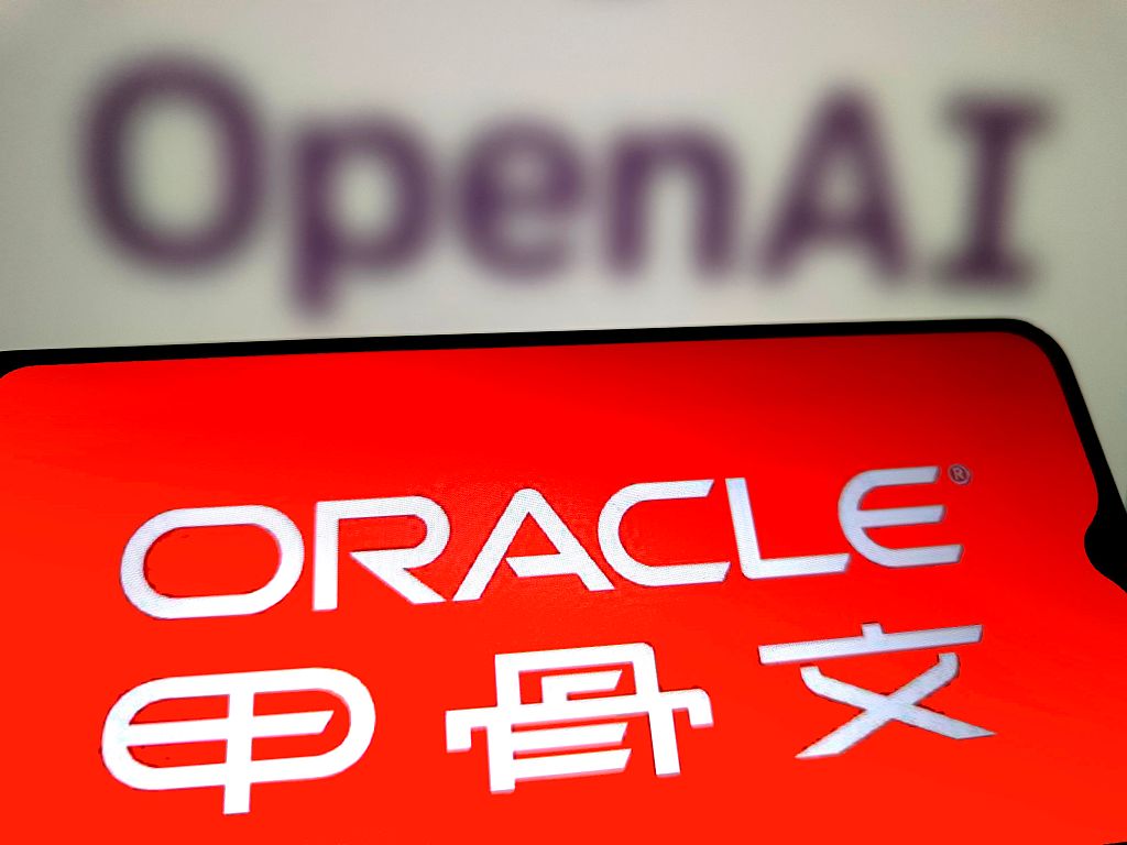 Oracle hovers near $1 trillion valuation on AI-driven gains