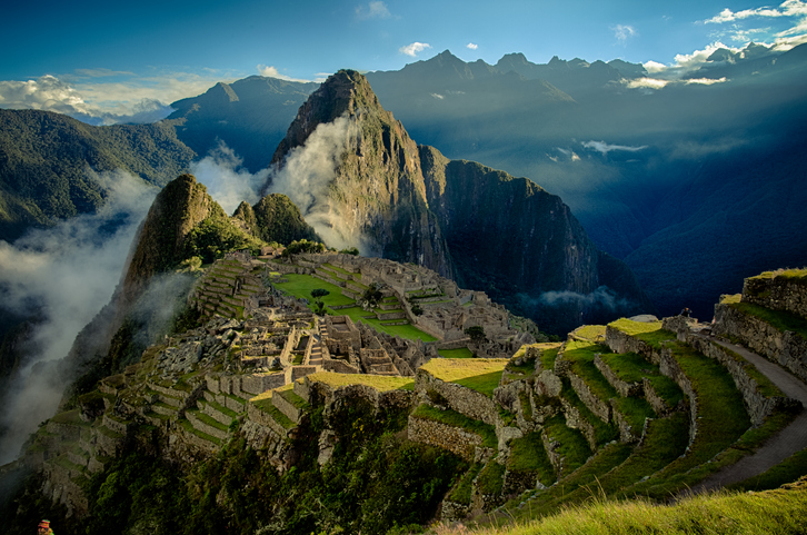 Peru protest strands hundreds of tourists near Machu Picchu