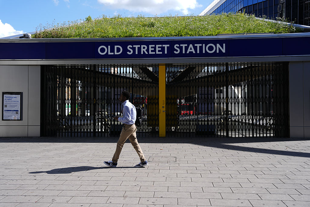 London commuters turn to bikes and boats as Tube strike enters second day